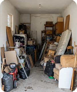 Avant débarras appartement encombré